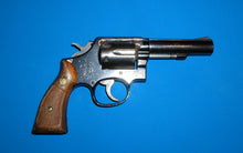 Load image into Gallery viewer, Revolver Smith & Wesson model 13 DEACTIVATED. More to come soon...